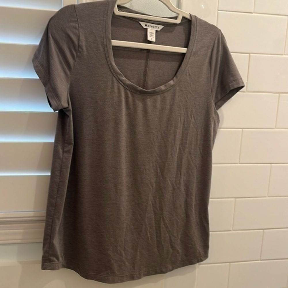 Great condition Athleta soft tshirt
